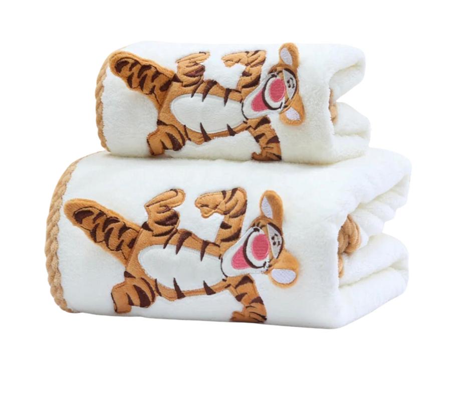 Serviette de bain enfant pour piscine/plage/bain, 70 x 140 cm et 35 x 75 cm, en microfibre, rangement pour brosse/jouet de bain avec arroseur d'éléphant. (Kaki et blanc)